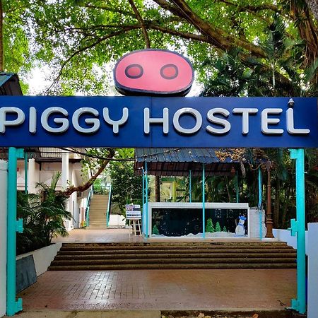 Piggy Calangute By Urban Nomads - Dorms & Pvt Rooms Exterior photo