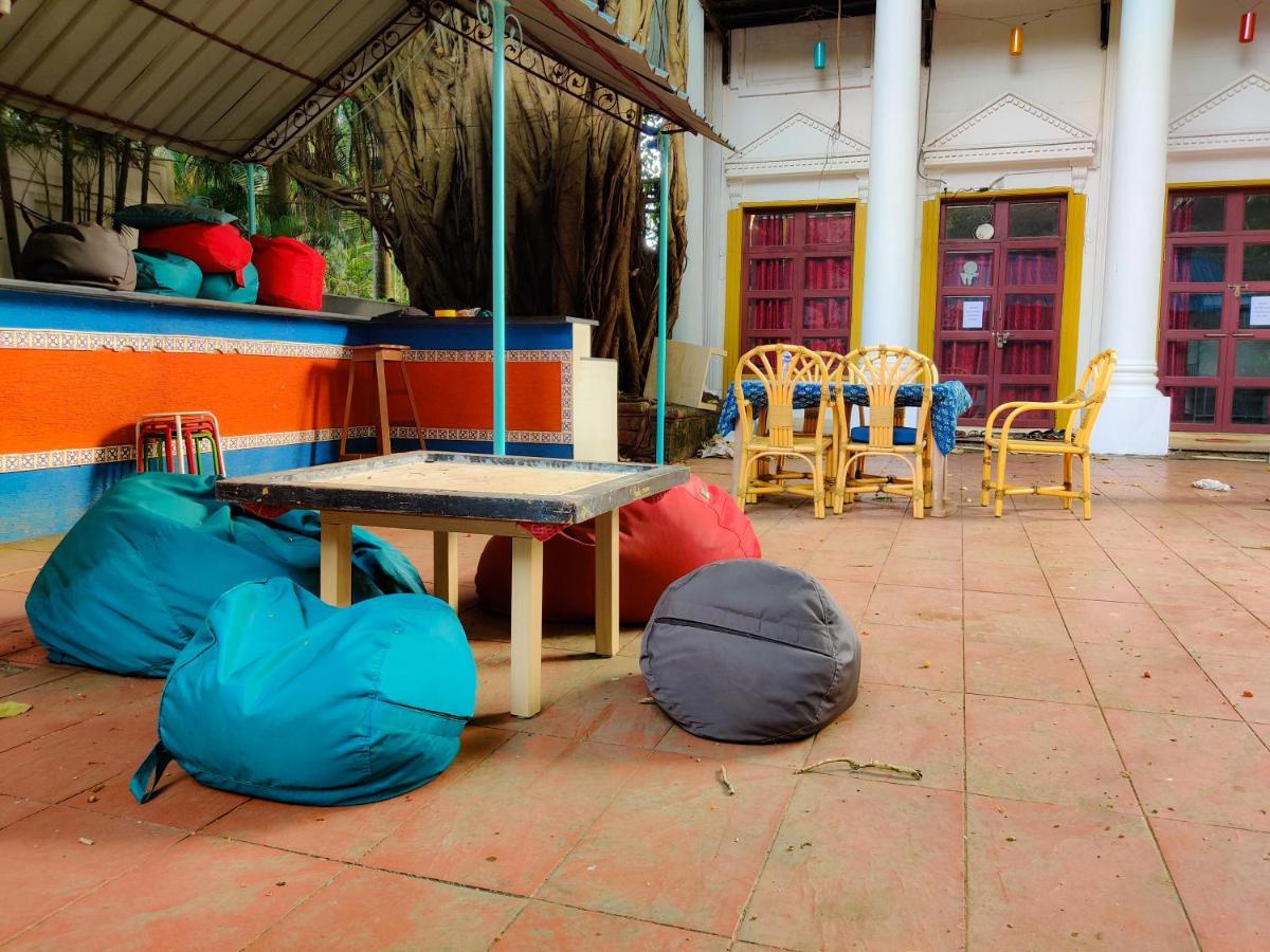 Piggy Calangute By Urban Nomads - Dorms & Pvt Rooms Exterior photo