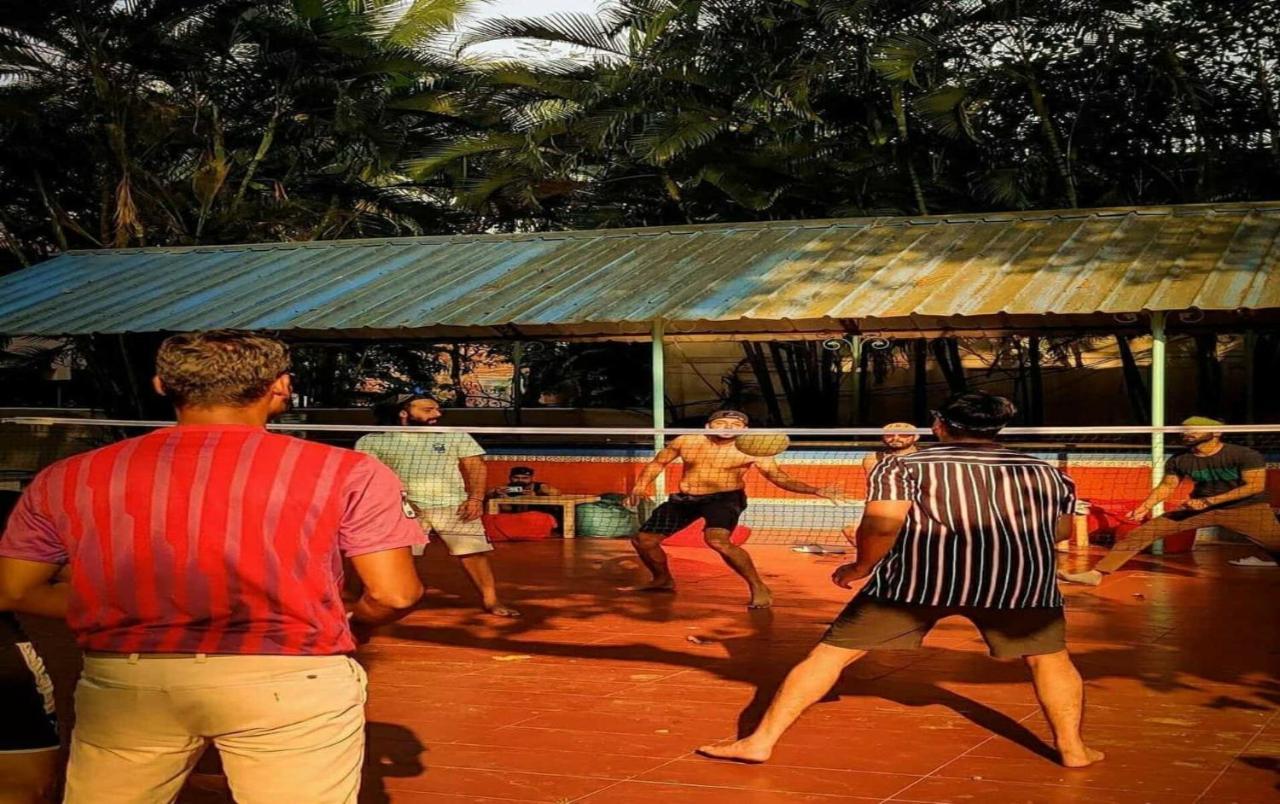 Piggy Calangute By Urban Nomads - Dorms & Pvt Rooms Exterior photo