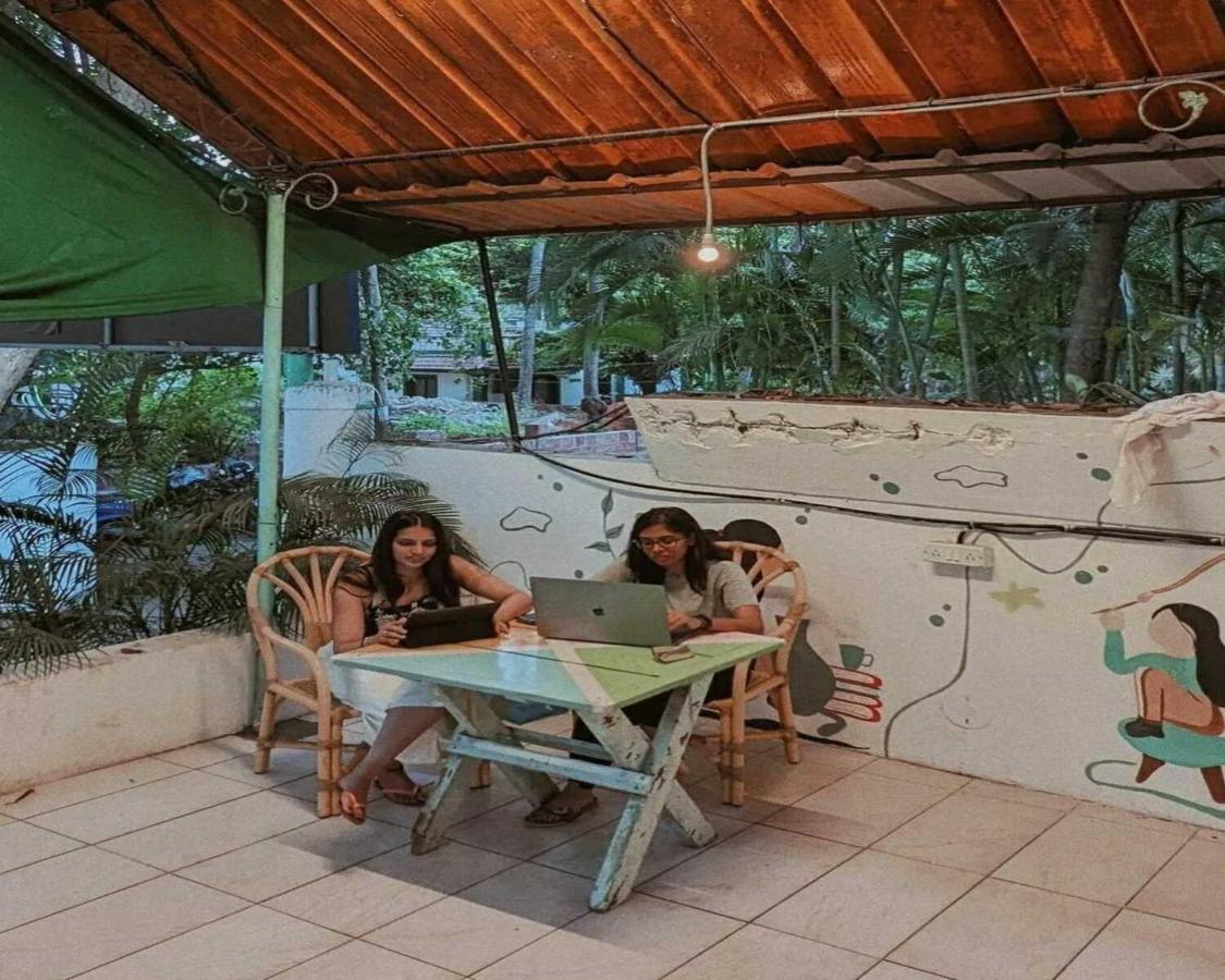 Piggy Calangute By Urban Nomads - Dorms & Pvt Rooms Exterior photo