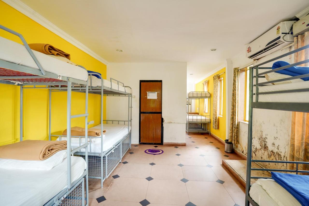 Piggy Calangute By Urban Nomads - Dorms & Pvt Rooms Exterior photo
