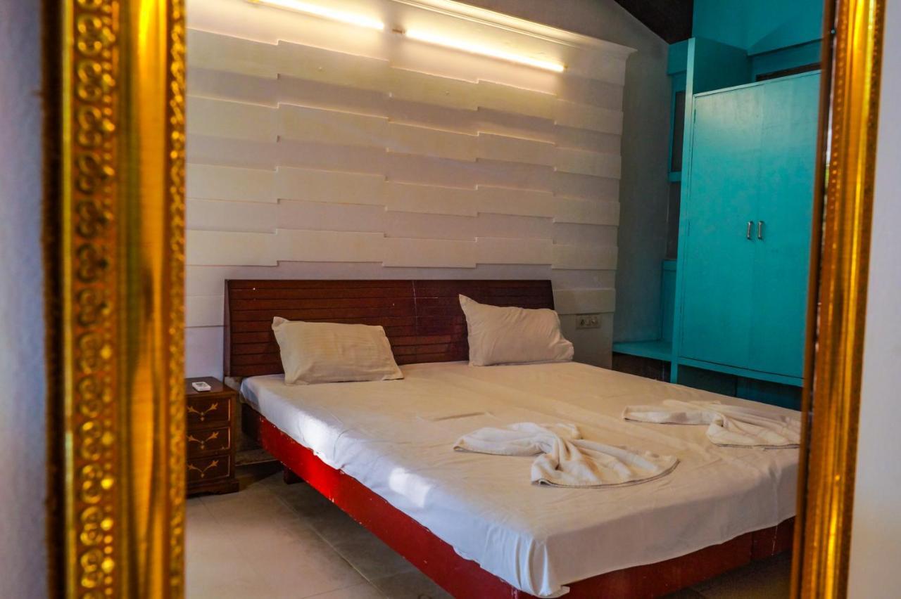 Piggy Calangute By Urban Nomads - Dorms & Pvt Rooms Exterior photo